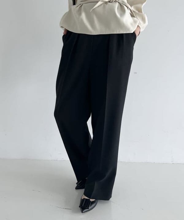 隈元 楓さんの「BEAMS WOMEN｜Demi-Luxe BEAMS / バックル ポインテッドトゥ パンプス」を使ったコーディネート