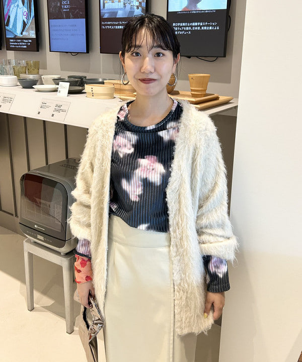 SAEさんの「BEAMS WOMEN｜Ray BEAMS / フェイク レザー スリット タイト スカート」を使ったコーディネート