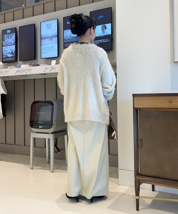SAEさんの「BEAMS WOMEN｜Ray BEAMS / フェイク レザー スリット タイト スカート」を使ったコーディネート