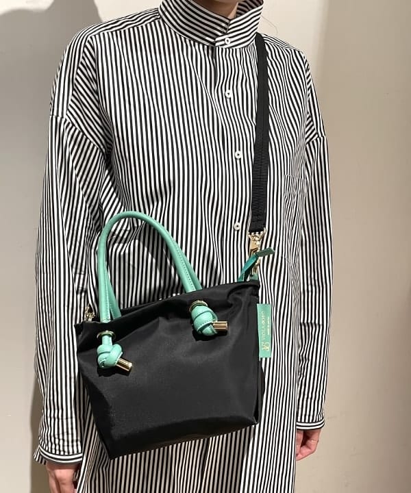 鈴木 亜美さんの「BEAMS WOMEN｜VIOLAd’ORO / BIANCA ナイロン トートバッグ S」を使ったコーディネート