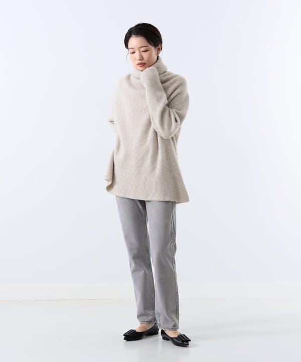 SANOさんの「BEAMS WOMEN｜Demi-Luxe BEAMS / バックル ポインテッドトゥ パンプス」を使ったコーディネート