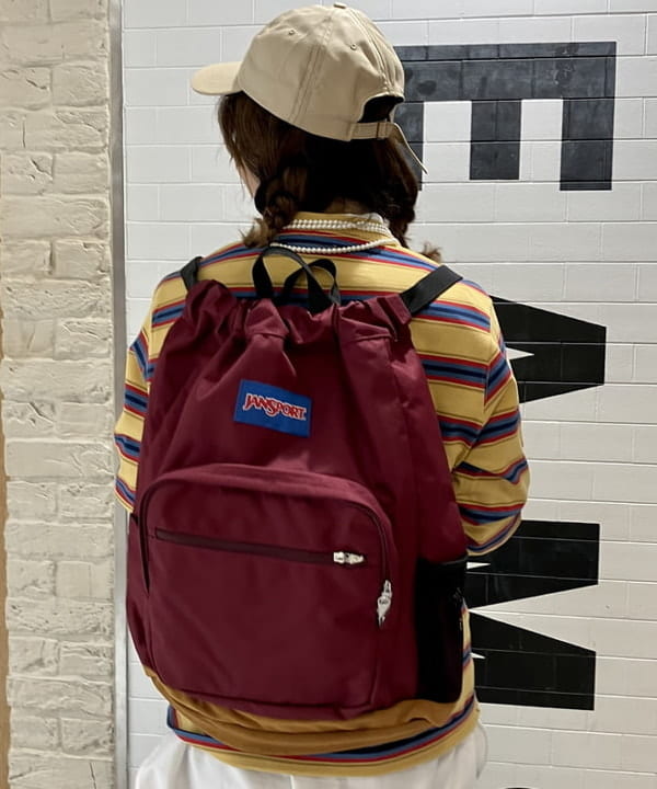 小原 もこさんの「BEAMS WOMEN｜JANSPORT &times; BEAMS / 別注 Pack & Go」を使ったコーディネート