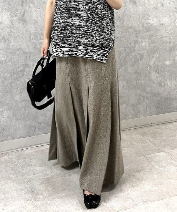 shirakiさんの「BEAMS WOMEN｜TOFF & LOADSTONE / コロン シュリンク ハンドバッグ」を使ったコーディネート