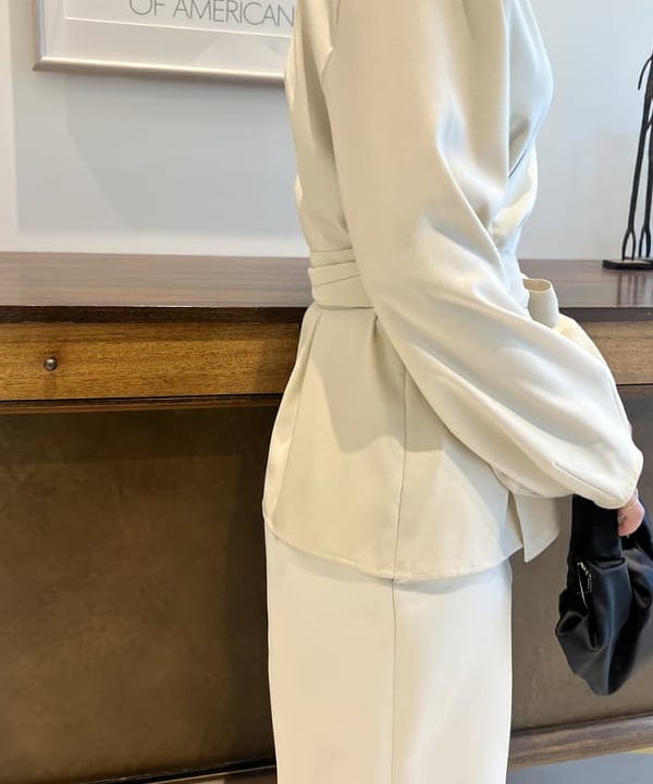 大川 美咲さんの「BEAMS WOMEN｜Demi-Luxe BEAMS / バックル ポインテッドトゥ パンプス」を使ったコーディネート