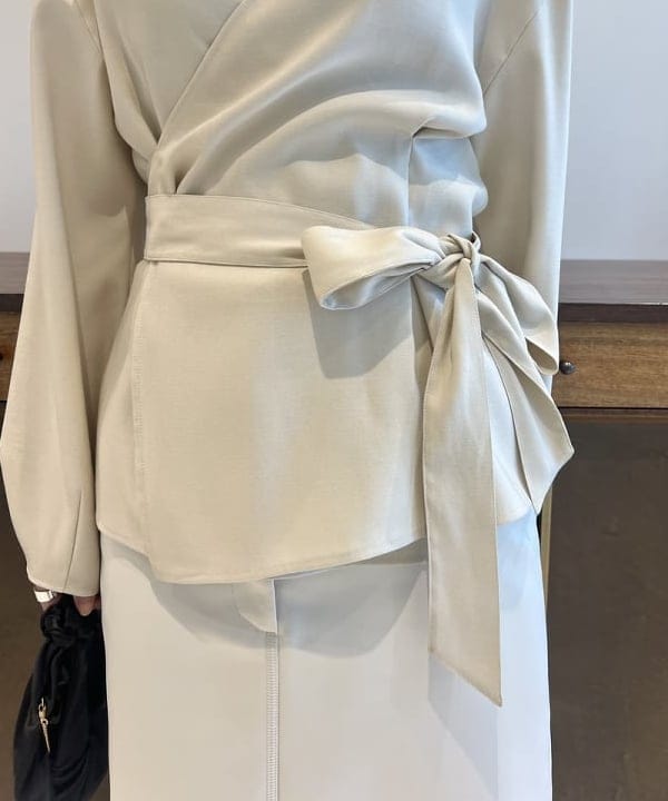 大川 美咲さんの「BEAMS WOMEN｜Demi-Luxe BEAMS / バックル ポインテッドトゥ パンプス」を使ったコーディネート