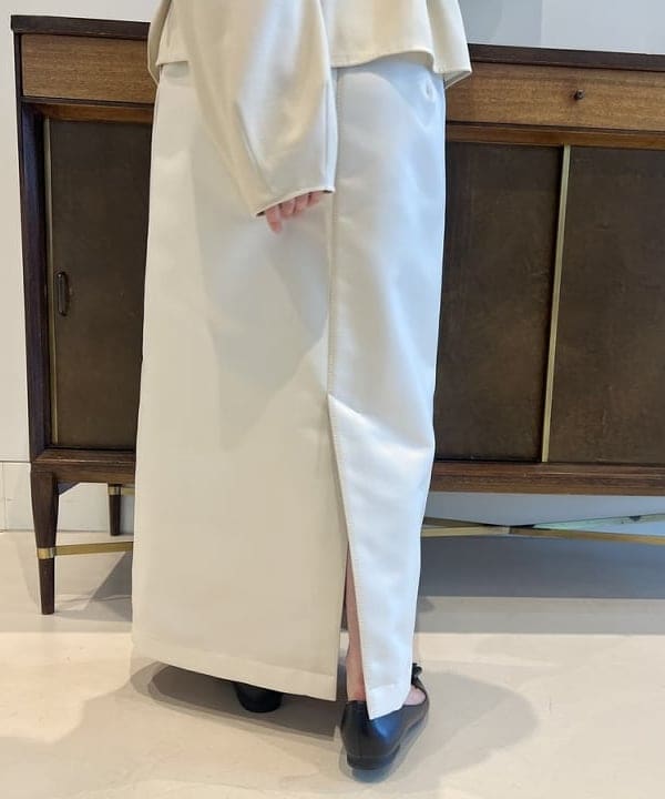 大川 美咲さんの「BEAMS WOMEN｜Demi-Luxe BEAMS / バックル ポインテッドトゥ パンプス」を使ったコーディネート