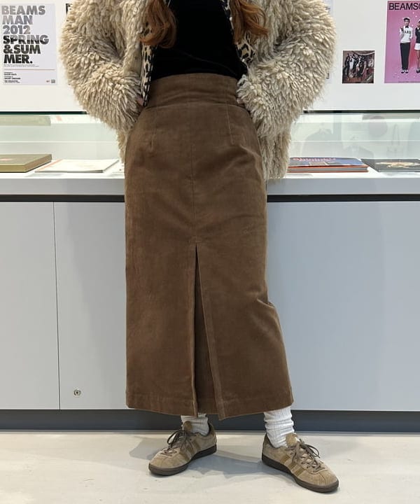 渡邊 舞さんの「BEAMS WOMEN｜Ray BEAMS / コーデュロイ BOXタック スカート」を使ったコーディネート