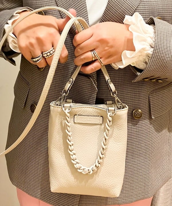 藤井 裕実子さんの「BEAMS WOMEN｜GIANNI CHIARINI / CAMILLA レザートートバッグ」を使ったコーディネート