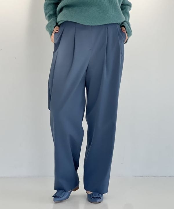 隈元 楓さんの「BEAMS WOMEN｜Demi-Luxe BEAMS / バックル ポインテッドトゥ パンプス」を使ったコーディネート