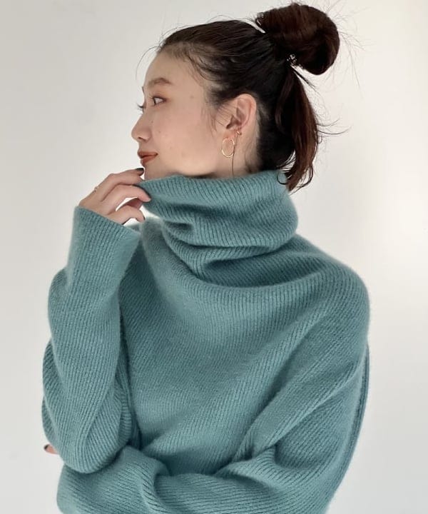 隈元 楓さんの「BEAMS WOMEN｜Demi-Luxe BEAMS / バックル ポインテッドトゥ パンプス」を使ったコーディネート