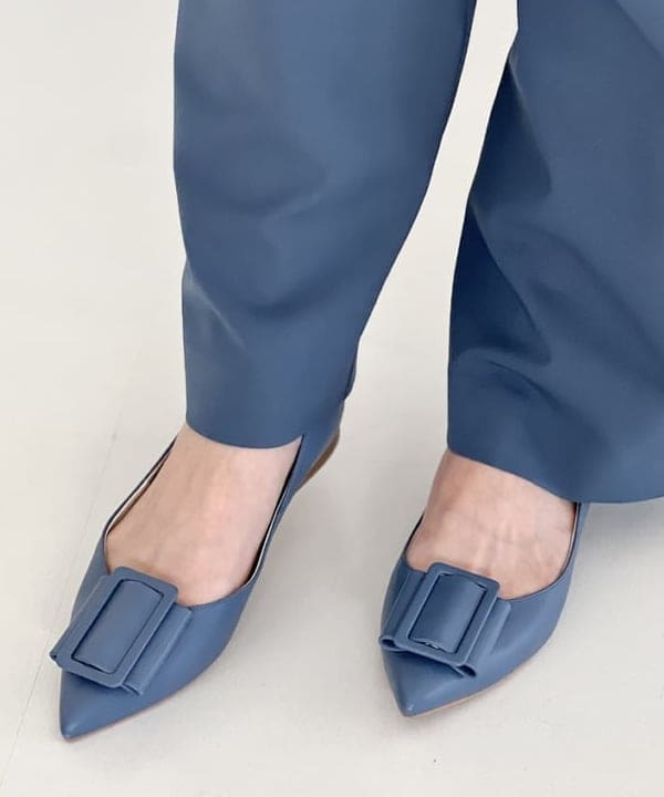 隈元 楓さんの「BEAMS WOMEN｜Demi-Luxe BEAMS / バックル ポインテッドトゥ パンプス」を使ったコーディネート