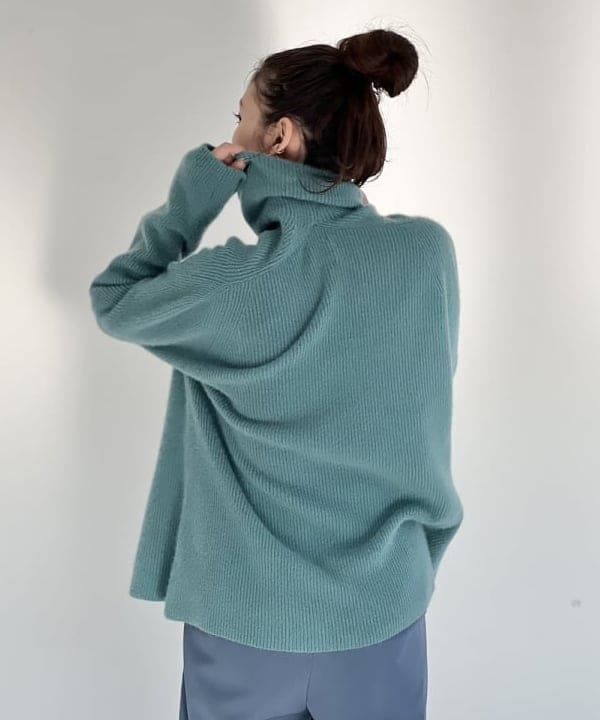 隈元 楓さんの「BEAMS WOMEN｜Demi-Luxe BEAMS / バックル ポインテッドトゥ パンプス」を使ったコーディネート