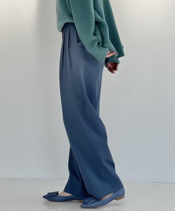 隈元 楓さんの「BEAMS WOMEN｜Demi-Luxe BEAMS / バックル ポインテッドトゥ パンプス」を使ったコーディネート