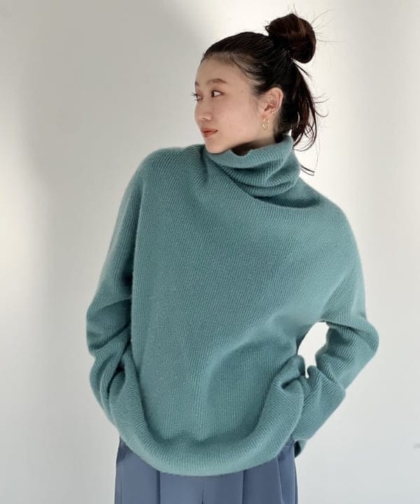 隈元 楓さんの「BEAMS WOMEN｜Demi-Luxe BEAMS / バックル ポインテッドトゥ パンプス」を使ったコーディネート