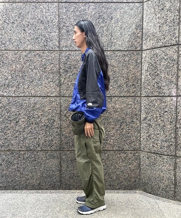 KOYO IKEDAさんの「BEAMS WOMEN｜BEAMS / ビッグ 6ポケット カーゴパンツ」を使ったコーディネート