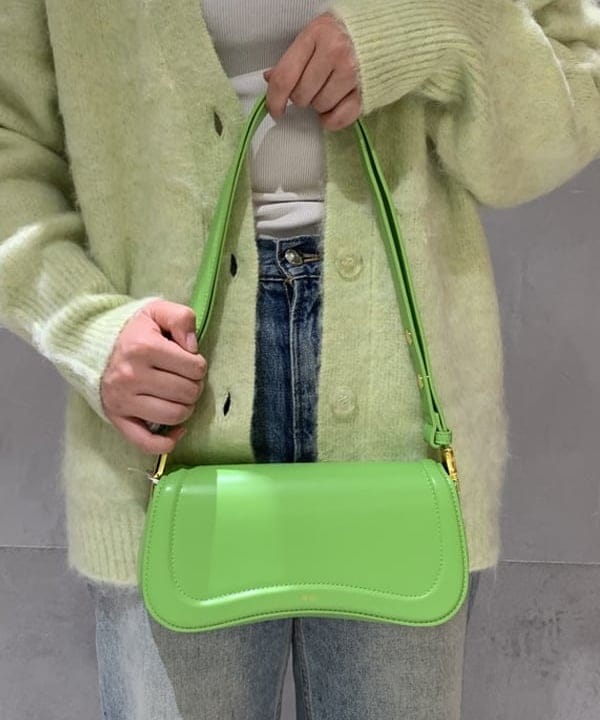 前田 優衣さんの「BEAMS WOMEN｜Ray BEAMS / ソフト シャギー Vネック カーディガン」を使ったコーディネート