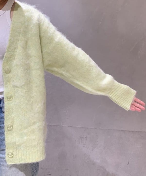 前田 優衣さんの「BEAMS WOMEN｜Ray BEAMS / ソフト シャギー Vネック カーディガン」を使ったコーディネート
