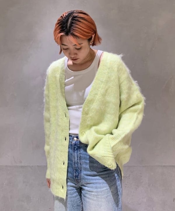 前田 優衣さんの「BEAMS WOMEN｜Ray BEAMS / ソフト シャギー Vネック カーディガン」を使ったコーディネート