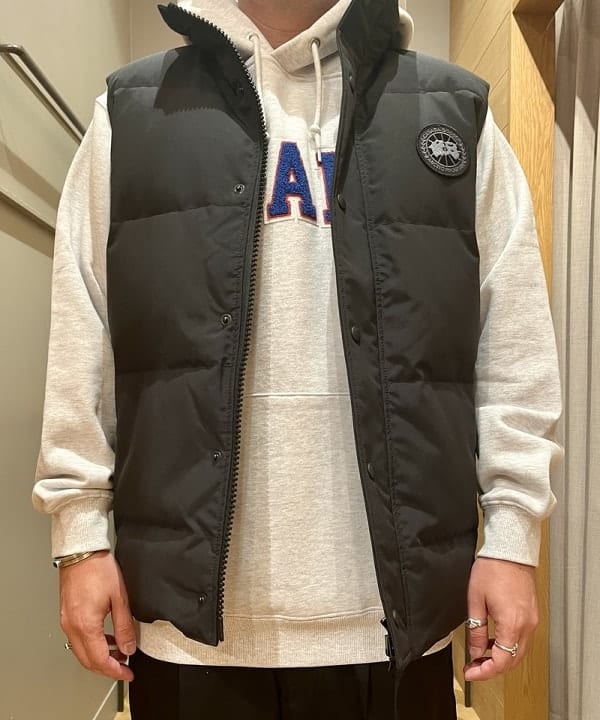 新里 京介さんの「BEAMS WOMEN｜BEAMS ベーシック フーディ」を使ったコーディネート