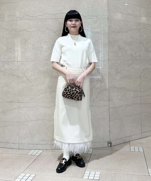 カワライさんの「BEAMS WOMEN｜RBS / スソ フェザー タイトスカート」を使ったコーディネート