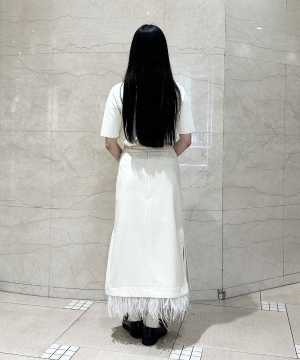 カワライさんの「BEAMS WOMEN｜RBS / スソ フェザー タイトスカート」を使ったコーディネート