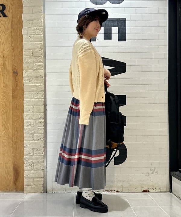 小原 もこさんの「BEAMS WOMEN｜BEAMS BOY / 樹脂 パール ロング ネックレス」を使ったコーディネート