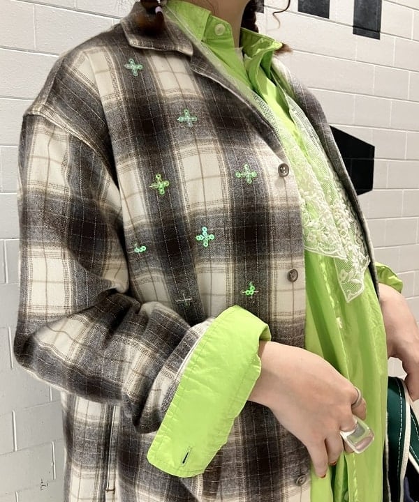 小原 もこさんの「BEAMS WOMEN｜L.L.Bean × BEAMS PLUS ＆ BEAMS BOY / Deep Bottom Deluxe Boat and Tote Mini」を使ったコーディネート