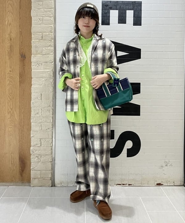 小原 もこさんの「BEAMS WOMEN｜L.L.Bean × BEAMS PLUS ＆ BEAMS BOY / Deep Bottom Deluxe Boat and Tote Mini」を使ったコーディネート