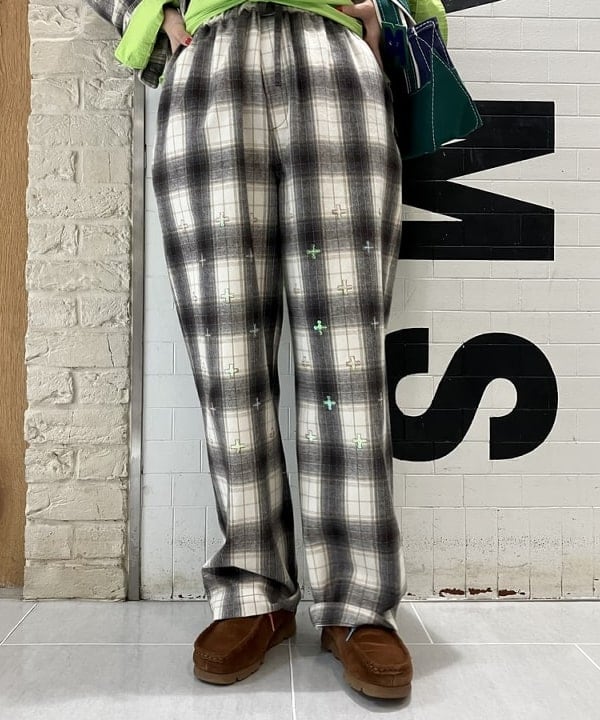 小原 もこさんの「BEAMS WOMEN｜L.L.Bean × BEAMS PLUS ＆ BEAMS BOY / Deep Bottom Deluxe Boat and Tote Mini」を使ったコーディネート