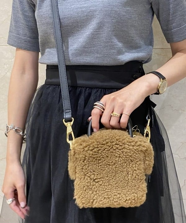 SANOさんの「BEAMS WOMEN｜VIOLAd’ORO × Demi-Luxe BEAMS / 別注 エコムートン ミニショルダーバッグ」を使ったコーディネート