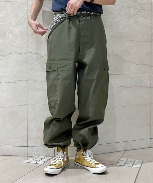 葵さんの「BEAMS WOMEN｜【別注】BUZZ RICKSON'S / ポプリン アーミーパンツ」を使ったコーディネート