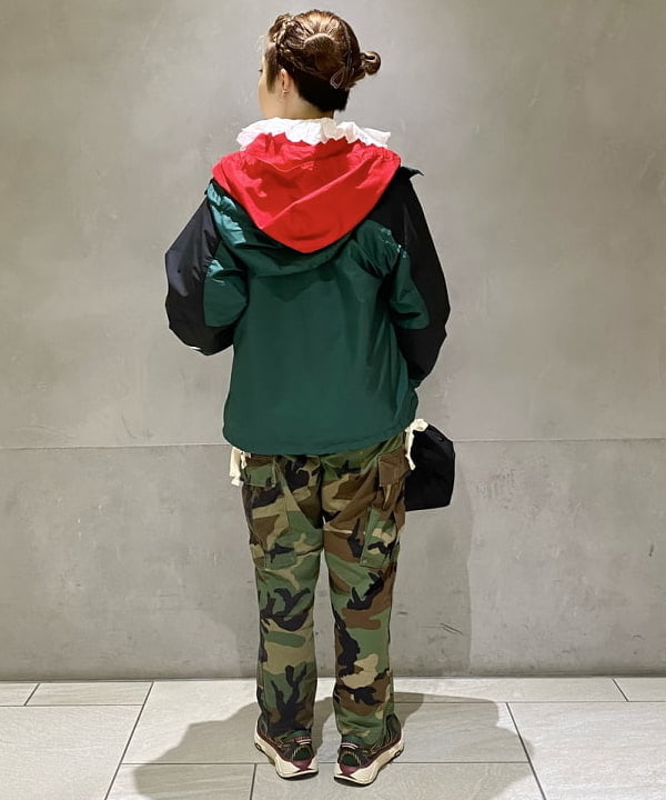吉野 多恵さんの「BEAMS WOMEN｜BEAMS BOY / ラメ リブ クルー ソックス NEW」を使ったコーディネート