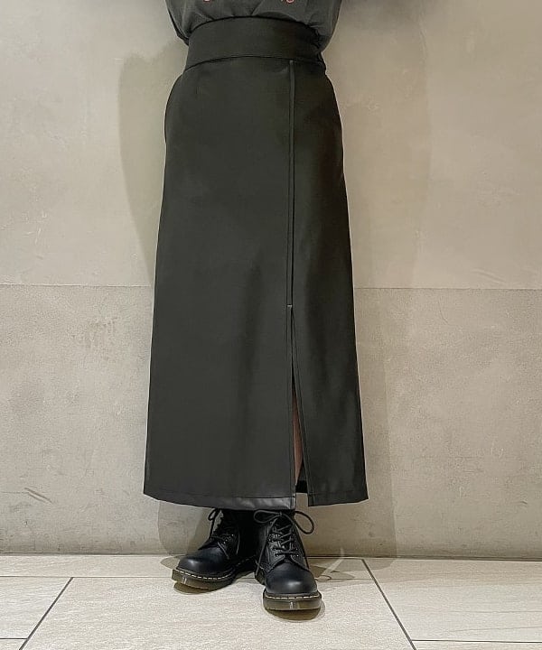 シマダリツコさんの「BEAMS WOMEN｜▲Dr.Martens / PASCAL 8ホール ブーツ」を使ったコーディネート