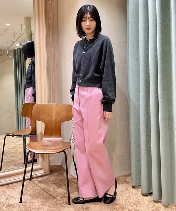 山田 千遥さんの「BEAMS WOMEN｜Demi-Luxe BEAMS / ピンタック ダブルクロス パンツ」を使ったコーディネート