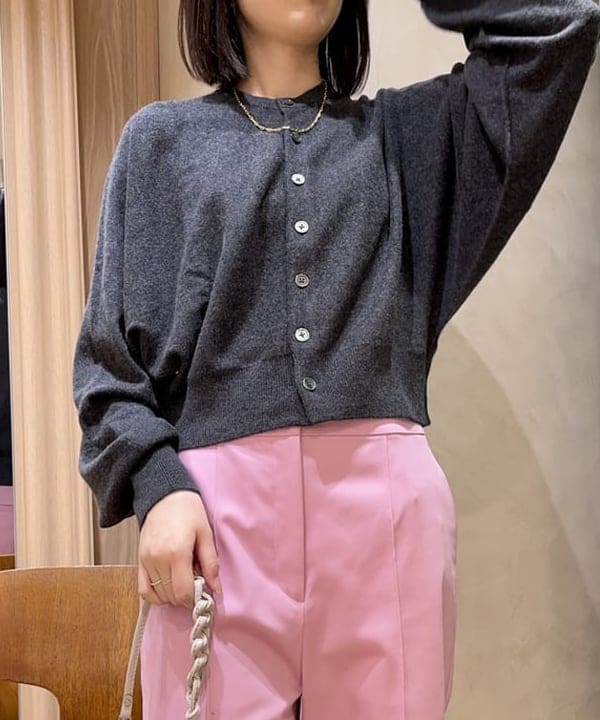 山田 千遥さんの「BEAMS WOMEN｜Demi-Luxe BEAMS / ピンタック ダブルクロス パンツ」を使ったコーディネート