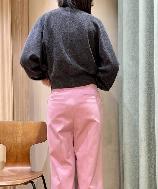山田 千遥さんの「BEAMS WOMEN｜Demi-Luxe BEAMS / ピンタック ダブルクロス パンツ」を使ったコーディネート