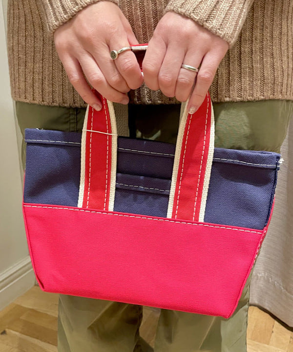 コウリキ　マミさんの「BEAMS WOMEN｜L.L.Bean × BEAMS PLUS ＆ BEAMS BOY / Deep Bottom Deluxe Boat and Tote Mini」を使ったコーディネート