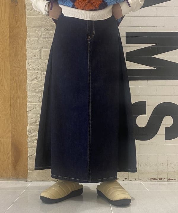 モモさんの「BEAMS WOMEN｜BEAMS BOY / デニム 5ポケット マキシスカート」を使ったコーディネート