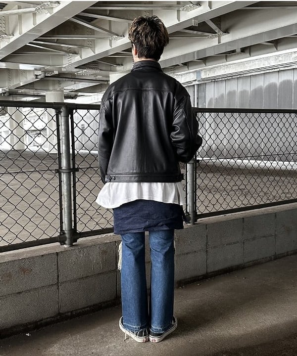 佐々木 祐太さんの「BEAMS WOMEN｜ワイドフィット レザー ジップブルゾン」を使ったコーディネート