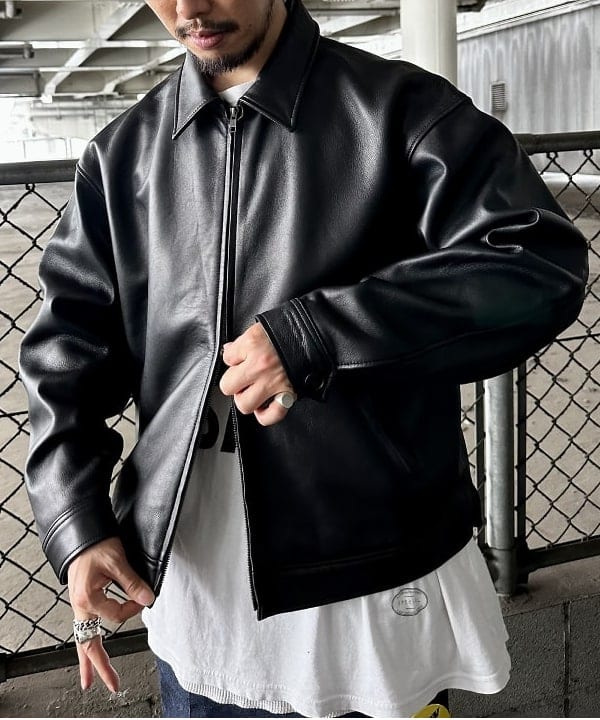 佐々木 祐太さんの「BEAMS WOMEN｜ワイドフィット レザー ジップブルゾン」を使ったコーディネート