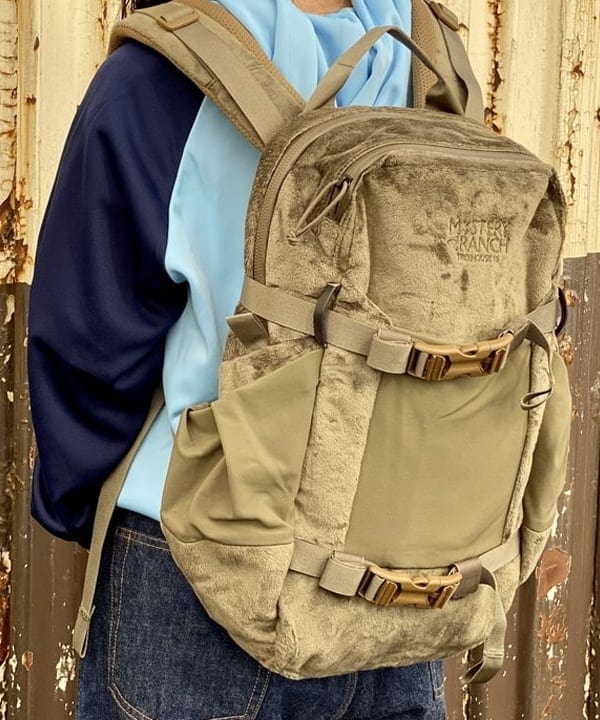 鈴木 悠里さんの「BEAMS WOMEN｜BEAMS / ワイドフィット デニムパンツ」を使ったコーディネート