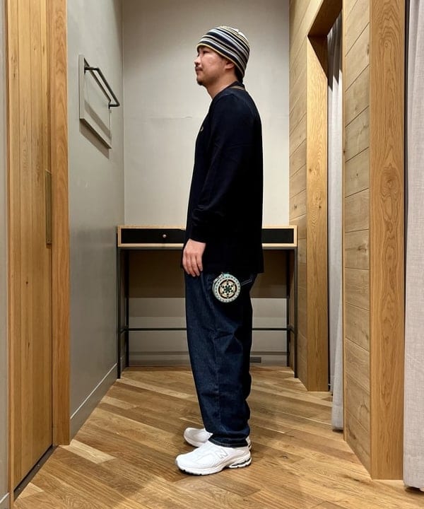 新里 京介さんの「BEAMS WOMEN｜ワイド テーパード デニム」を使ったコーディネート