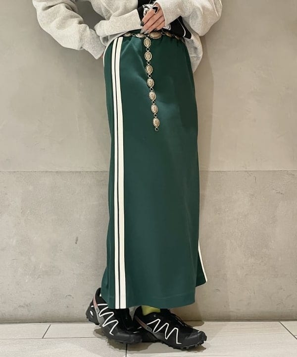 シマダリツコさんの「BEAMS WOMEN｜ARROW NOVELTY / コンチョ ベルト 22FW」を使ったコーディネート