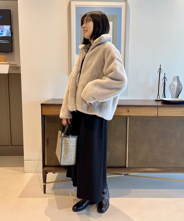 山田 千遥さんの「BEAMS WOMEN｜TATRAS / BARBRA ボアブルゾン」を使ったコーディネート