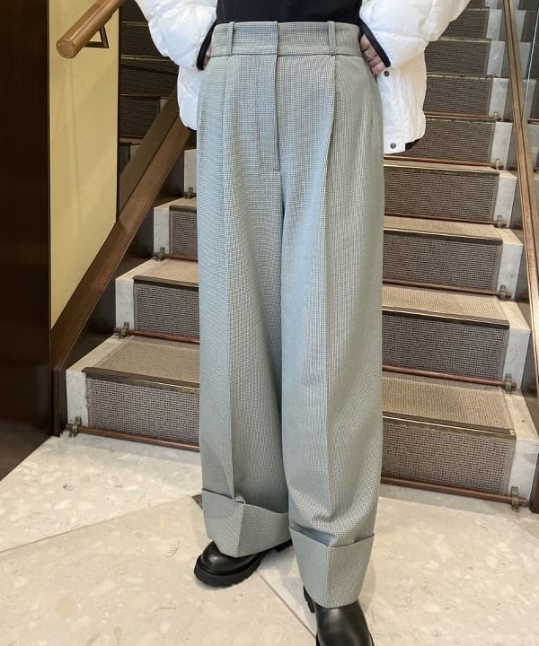 蒲原 捺美さんの「BEAMS WOMEN｜▲MONCLER / ARVOUIN ダウンジャケット」を使ったコーディネート