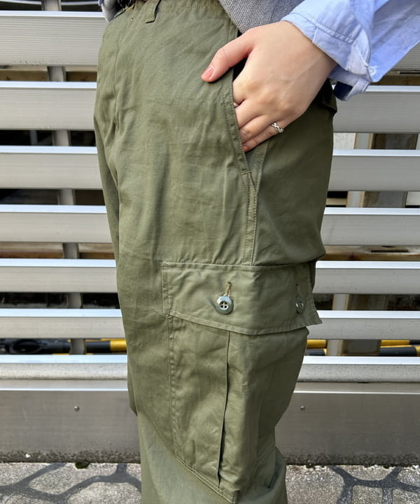 まつむさんの「BEAMS WOMEN｜【別注】BUZZ RICKSON'S / ポプリン アーミーパンツ」を使ったコーディネート