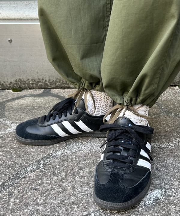 まつむさんの「BEAMS WOMEN｜【別注】BUZZ RICKSON'S / ポプリン アーミーパンツ」を使ったコーディネート