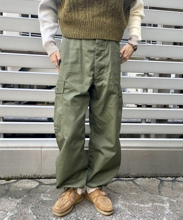 みりさんの「BEAMS WOMEN｜【別注】BUZZ RICKSON'S / ポプリン アーミーパンツ」を使ったコーディネート