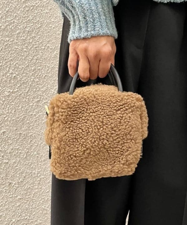 五十峯 さよさんの「BEAMS WOMEN｜VIOLAd’ORO × Demi-Luxe BEAMS / 別注 エコムートン ミニショルダーバッグ」を使ったコーディネート