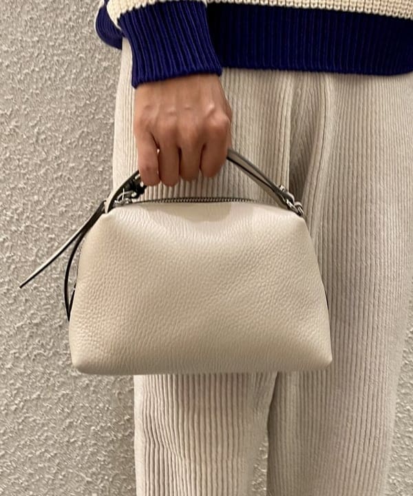 五十峯 さよさんの「BEAMS WOMEN｜GIANNI CHIARINI / ALIFA レザーショルダーバッグ S」を使ったコーディネート